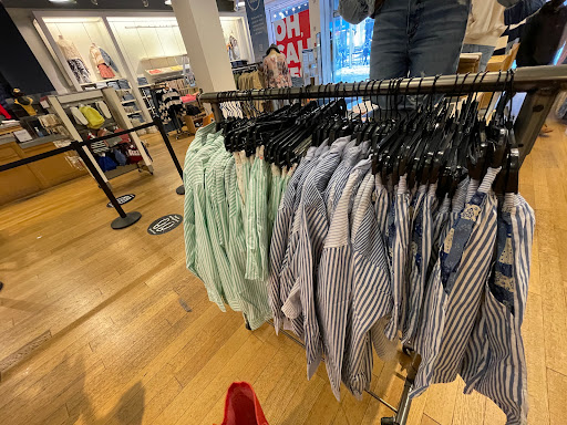 Clothing Store «AEO Factory & Aerie Store», reviews and photos, 442 Fulton St, Brooklyn, NY 11201, USA