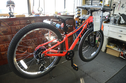 Bicycle Store «Madison & Davis Bicycle Shop», reviews and photos, 912 S 8th St, Quincy, IL 62301, USA