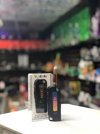Tobacco Shop «18 Plus Vape & Shop», reviews and photos, 4037 Broadway, Kansas City, MO 64111, USA