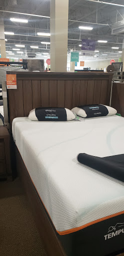 Furniture Store «Raymour & Flanigan Furniture and Mattress Store», reviews and photos, 50 Hale Rd, Manchester, CT 06040, USA