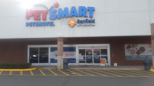 Pet Supply Store «PetSmart», reviews and photos, 5 Main St, East Hartford, CT 06118, USA