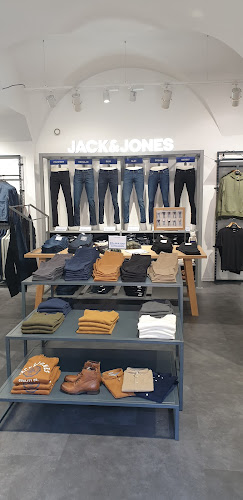 Magasin de vêtements pour hommes JACK&JONES X COVER Pontarlier