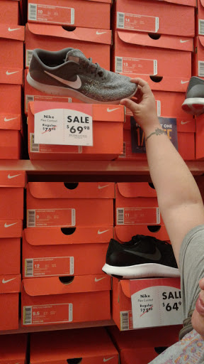 Shoe Store «Shoe Carnival», reviews and photos, 1920 N Dixie Hwy, Elizabethtown, KY 42701, USA