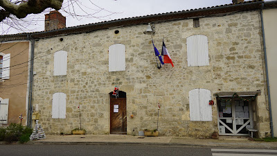 Mairie de Lusignan Petit à Lusignan-Petit