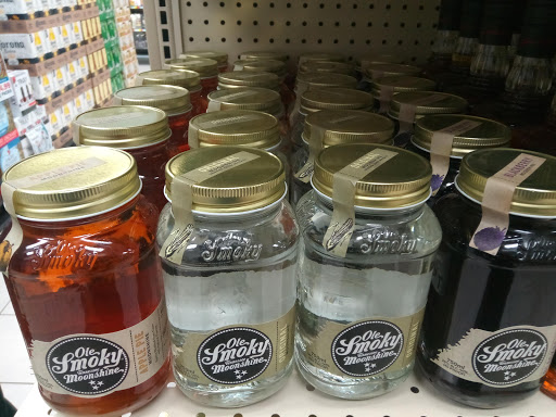 Liquor Store «Payless Tobacco & Liquor», reviews and photos, 386 Irving Park Rd, Roselle, IL 60172, USA