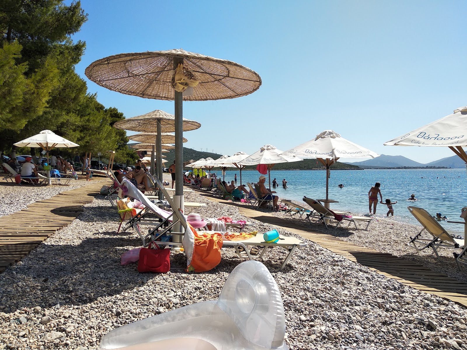 Foto de Thalassa beach com baía espaçosa