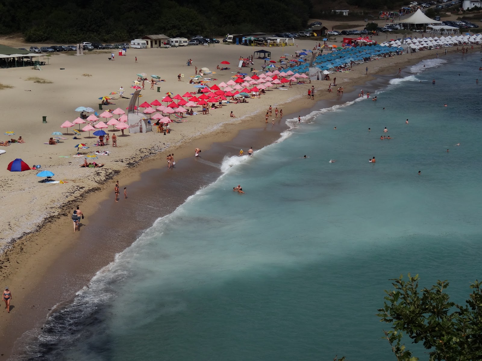 Φωτογραφία του Butamyata beach περιτριγυρισμένο από βουνά