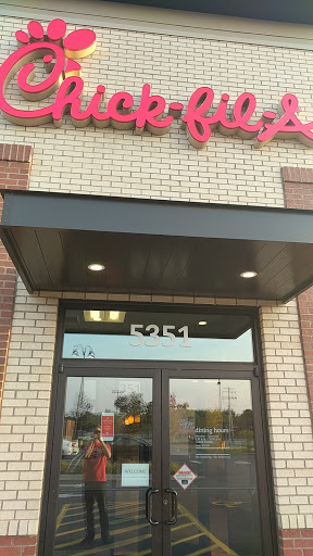 Fast Food Restaurant «Chick-fil-A», reviews and photos, 5351 S 76th St, Greendale, WI 53129, USA