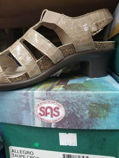 Shoe Store «Hayes Shoes», reviews and photos, 280 Three Springs Rd, Bowling Green, KY 42104, USA