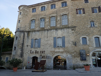 La Vie est Belle rue de la Fontaine à Ménerbes
