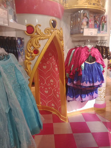 Toy Store «Disney Store», reviews and photos, 1961 Chain Bridge Rd, McLean, VA 22102, USA