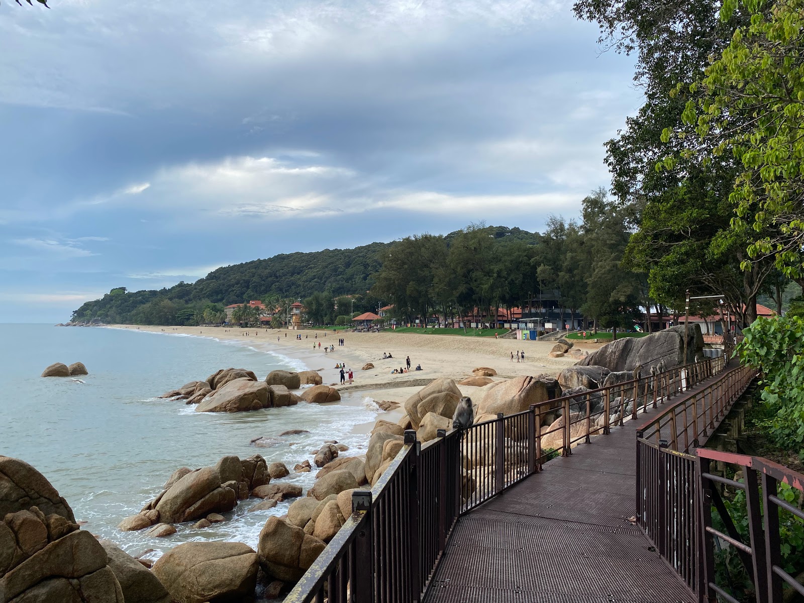 Photo of Teluk Cempedak Beach amenities area