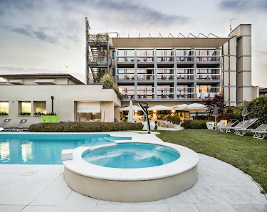 Enjoy Garda Hotel Via Venezia, 26, 37019 Peschiera del Garda VR, Italia