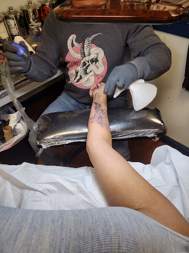 Tattoo Shop «Gold Coast Tattoo Studio», reviews and photos, 639 Lighthouse Ave, Monterey, CA 93940, USA