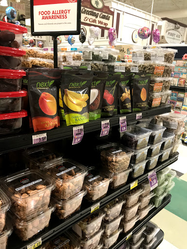 Grocery Store «Harris Teeter», reviews and photos, 2080 Kildaire Farm Rd, Cary, NC 27511, USA