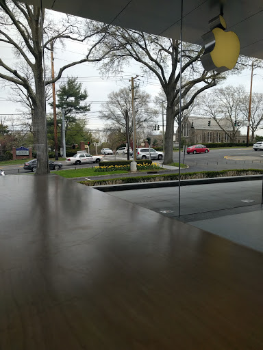Computer Store «Apple Manhasset», reviews and photos, 1900 Northern Blvd, Manhasset, NY 11030, USA