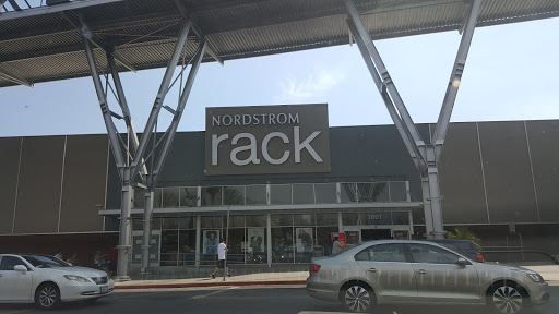 Department Store «Nordstrom Rack Burbank Empire Center», reviews and photos, 1601 N Victory Pl, Burbank, CA 91502, USA