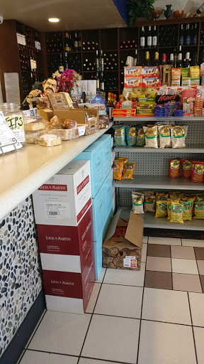 Produce Market «Pasadena Produce & Deli», reviews and photos, 6801 Gulfport Blvd S # 1, South Pasadena, FL 33707, USA