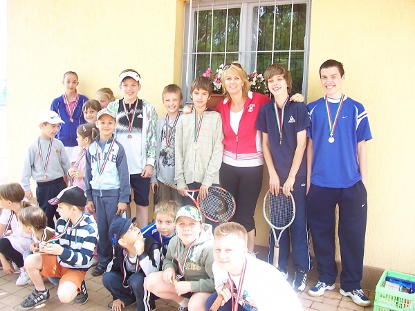Ujhidy Tenisz Iskola SE - Szórakozóhely