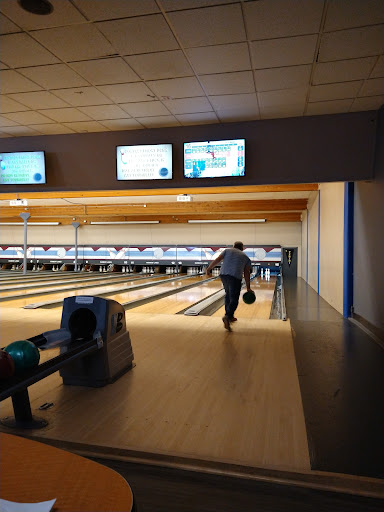 Bowling Alley «Rainbow Lanes», reviews and photos, 2748 19th Pl, Forest Grove, OR 97116, USA