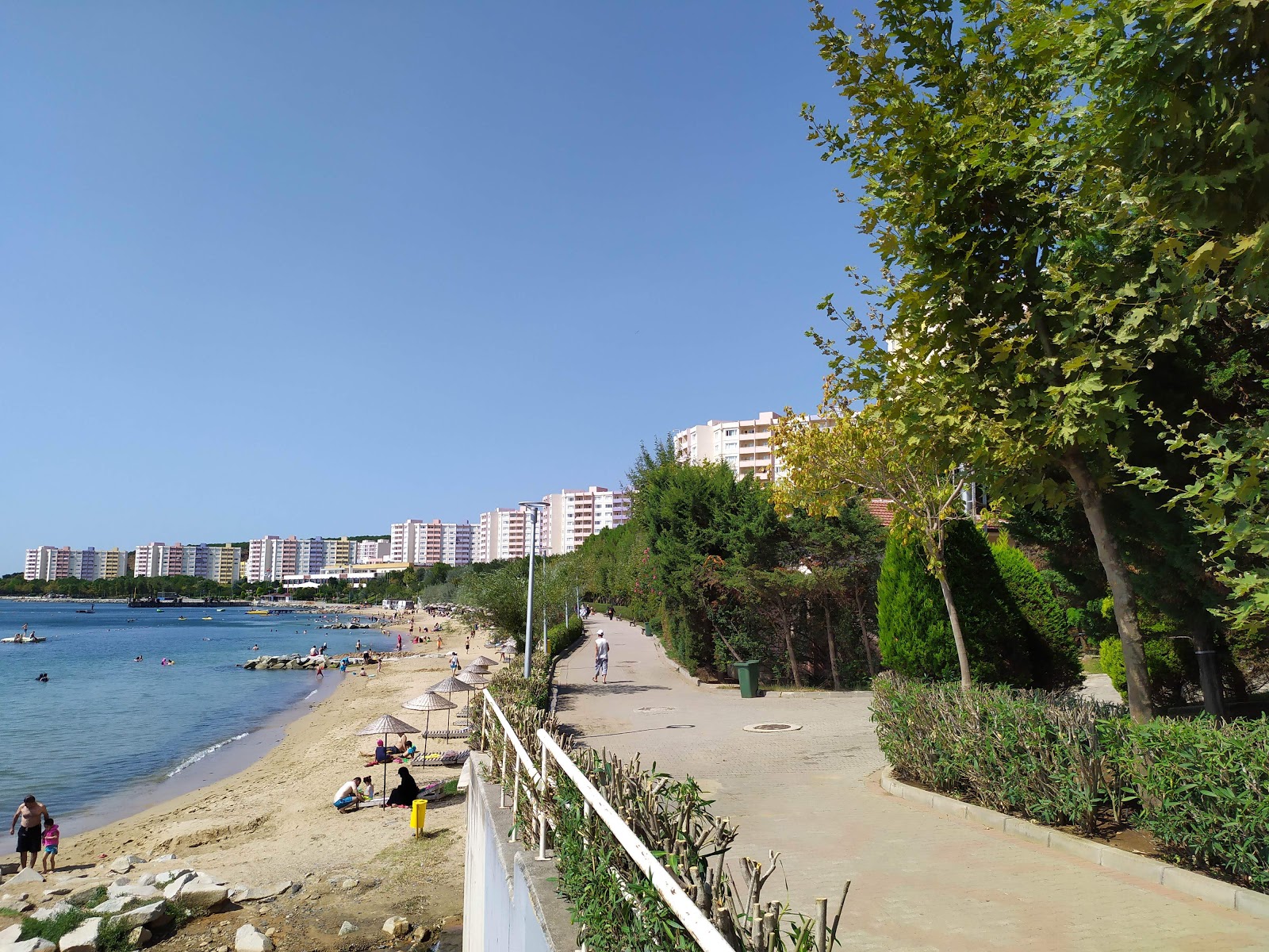 Armutlu Tatiline Gideceklere Plaj Rehberi