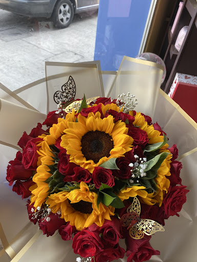 Flower Co. Floreria florería en  en la zona Polanco, Fuentes del Bosque