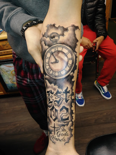 Tattoo Shop «Paparazzi Tattoos & Bod», reviews and photos, 408 S 11th St, Niles, MI 49120, USA