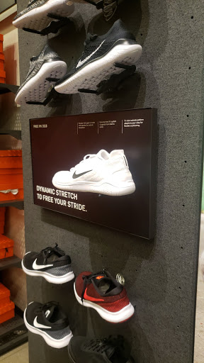 Shoe Store «Shoe Carnival», reviews and photos, 4835 W 77th St, Burbank, IL 60459, USA