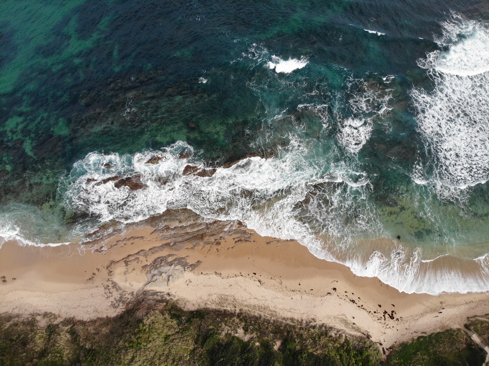 Shelley Beach'in fotoğrafı dağlarla çevrili