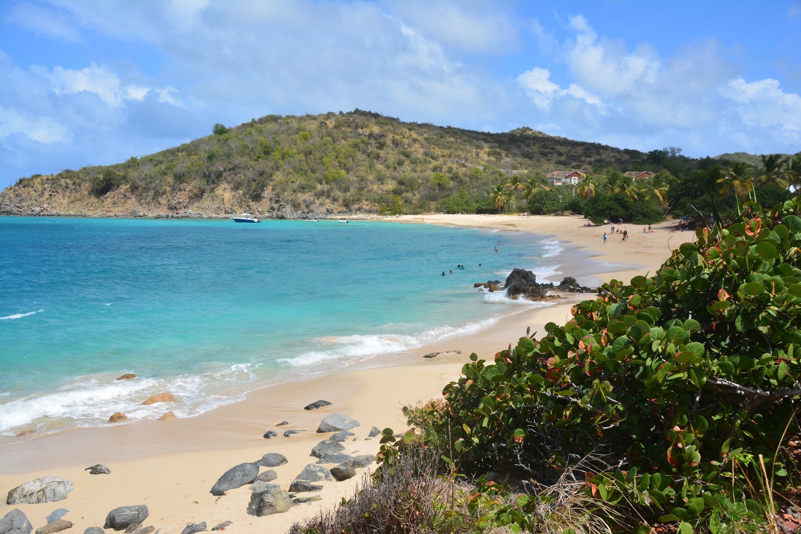 Foto de Plage de Happy Bay com baía espaçosa