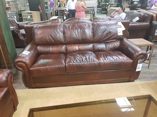 Furniture Store «The Dump Furniture Outlet», reviews and photos, 10251 North Fwy, Houston, TX 77037, USA