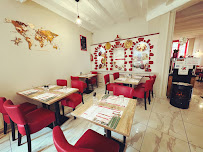 Atmosphère du Restaurant Tout en T cuisine du monde à Bourbon-l'Archambault - n°4