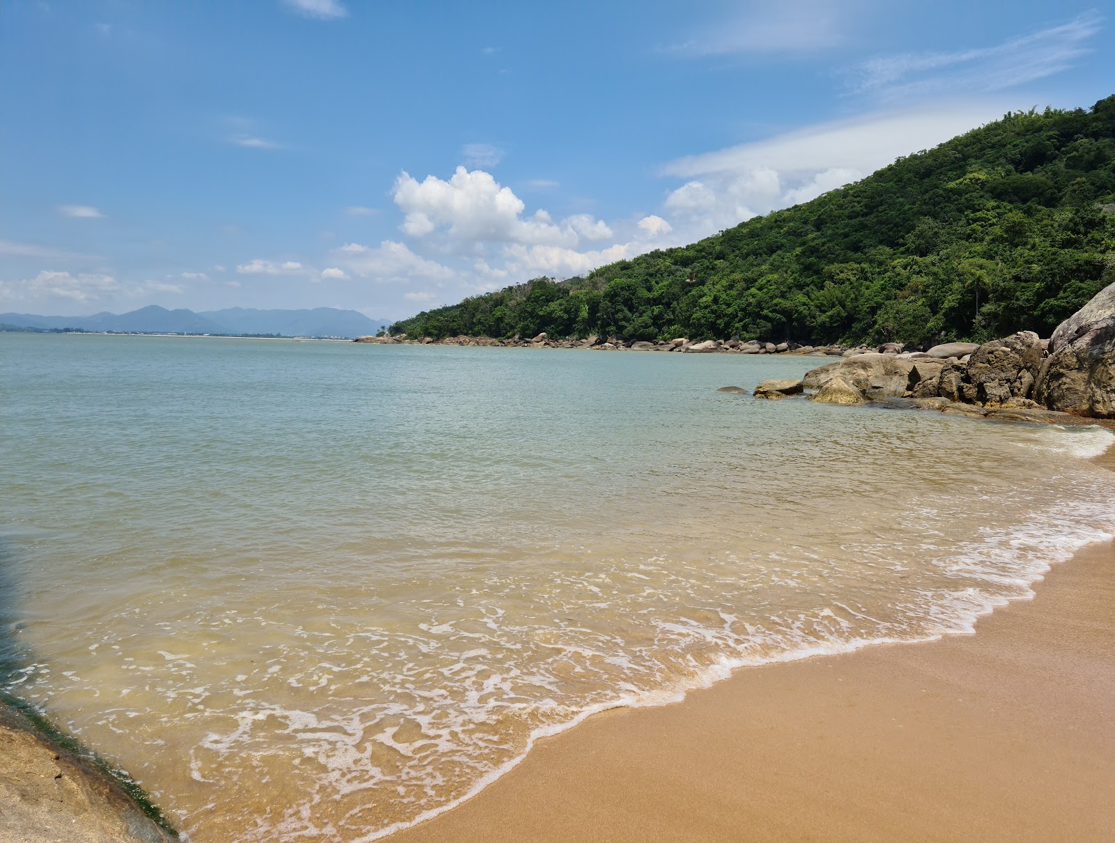 Praia Vermelha的照片 带有米色沙子表面