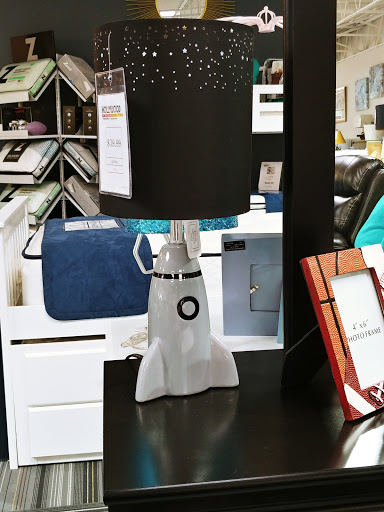 Furniture Store «Hollywood Furniture», reviews and photos, 633 E Chicago St, Elgin, IL 60120, USA