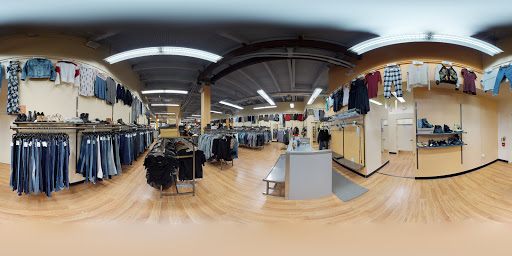 Used Clothing Store «Crossroads Trading Co.», reviews and photos, 128 NW 23rd Ave, Portland, OR 97210, USA