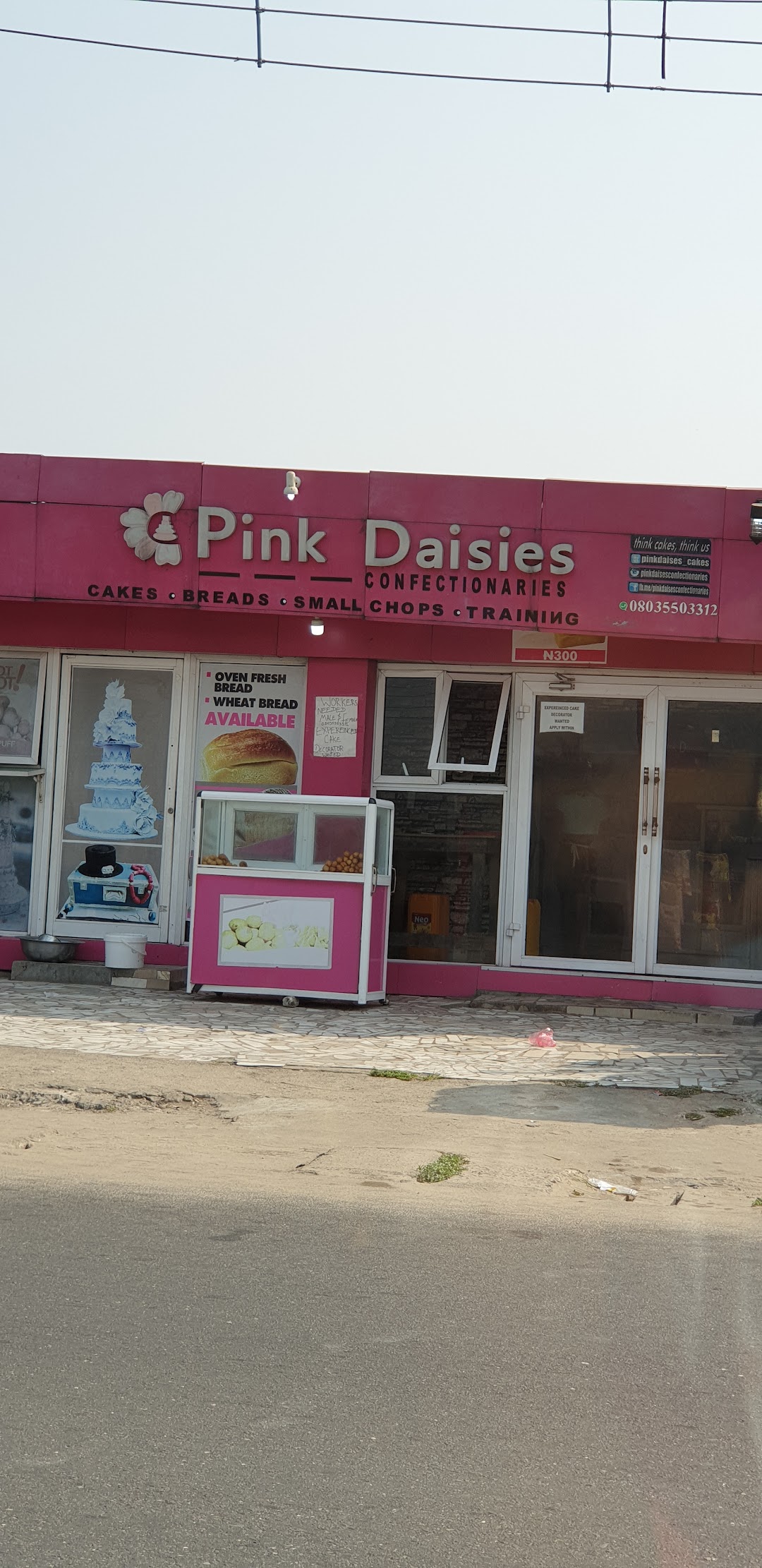 Pink Daisies Confectiomaries