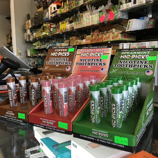 Tobacco Shop «Green Light Smoke Shop», reviews and photos, 466 Rayford Rd #104, Spring, TX 77386, USA