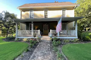 Yellow Daisy Bed and Breakfast image