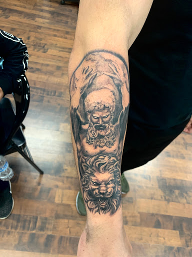 Tattoo Shop «Live Loud Studios», reviews and photos, 6520 Glenway Ave, Cincinnati, OH 45211, USA