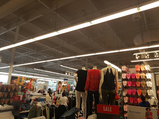 Clothing Store «Old Navy», reviews and photos, 9155 W Stockton Blvd, Elk Grove, CA 95758, USA