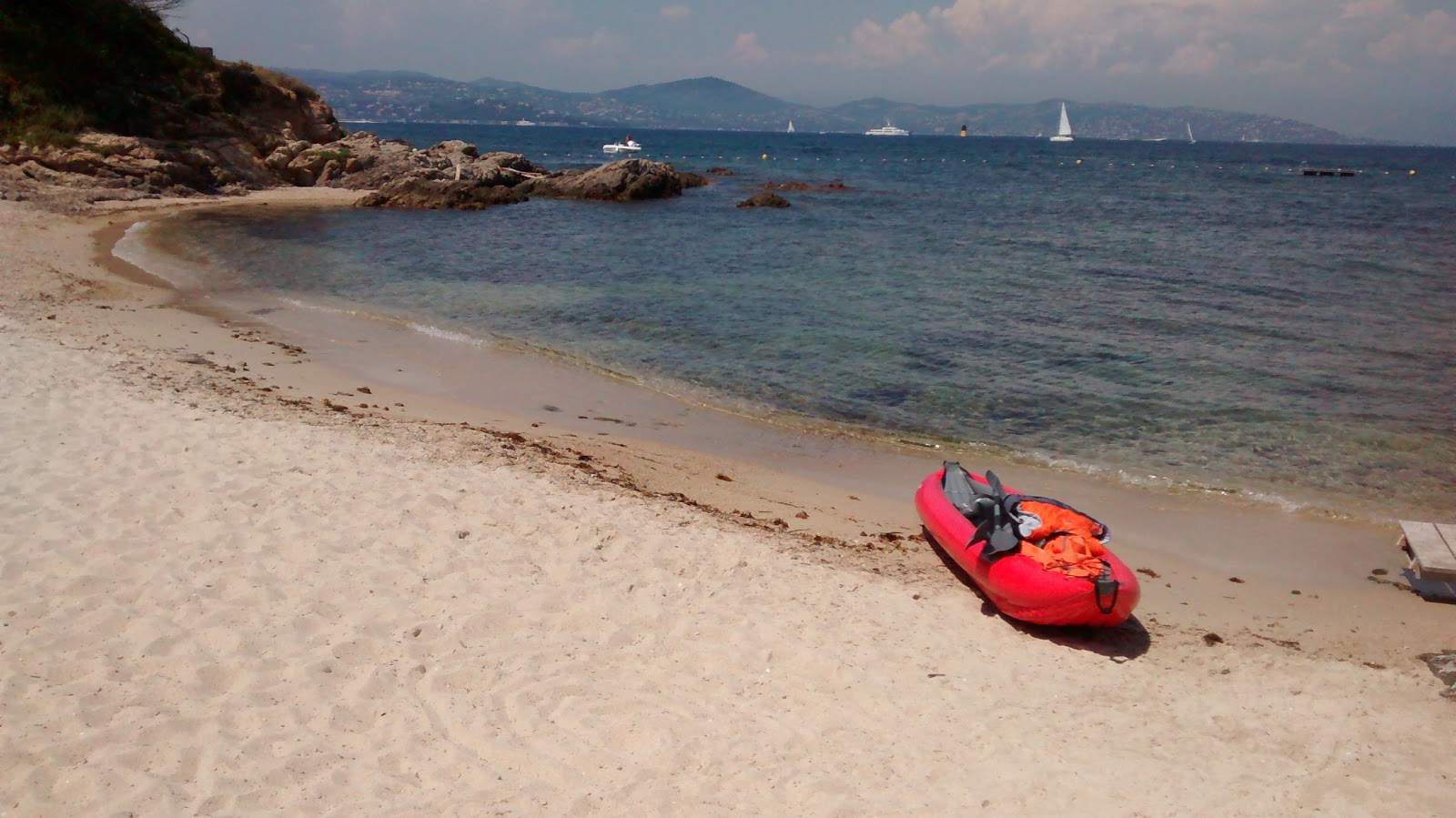 Plage de la Rabiou'in fotoğrafı düz bir kıyı şeridi ile birlikte