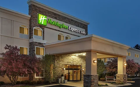 Holiday Inn Express & Suites Chicago-Libertyville, an IHG Hotel image