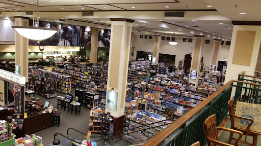 Barnes & Noble image