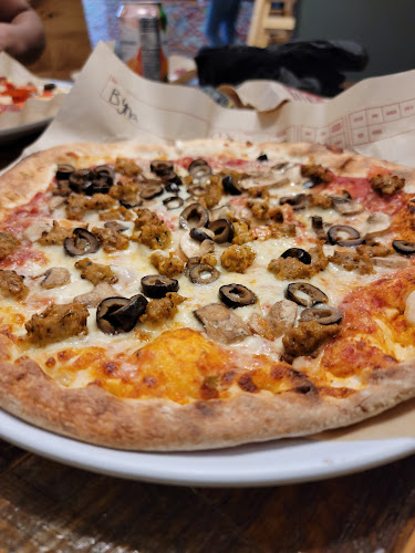 #4 best pizza place in Wauwatosa - MOD Pizza