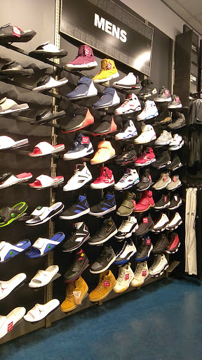 Shoe Store «Foot Locker», reviews and photos, 20505 S Dixie Hwy, Cutler Bay, FL 33189, USA