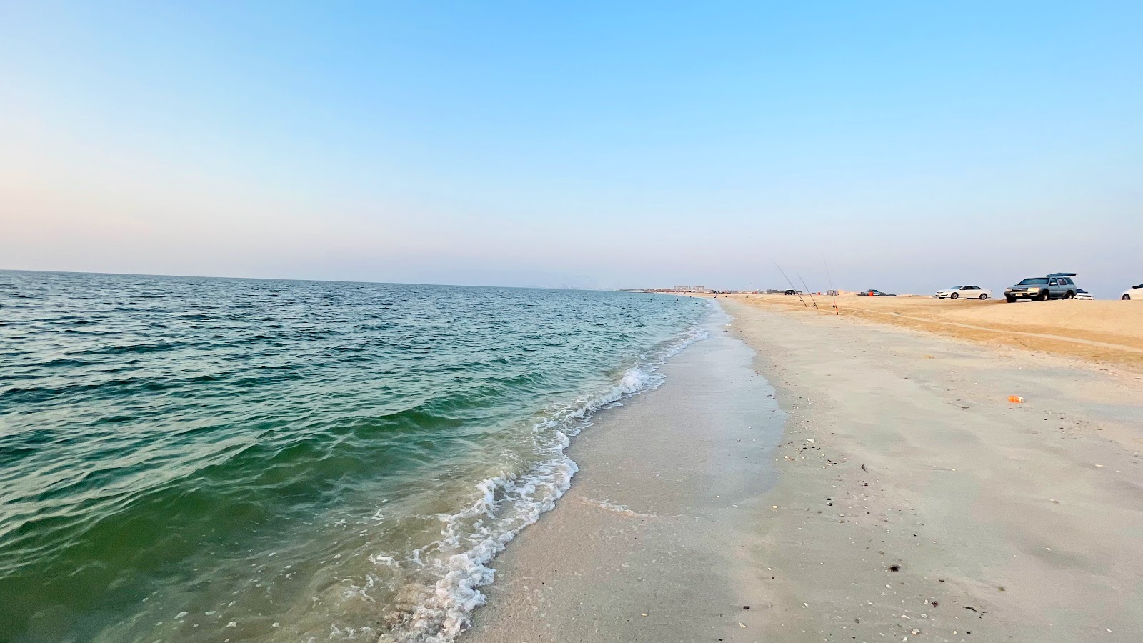 Al Zorah beach'in fotoğrafı biraz temiz temizlik seviyesi ile