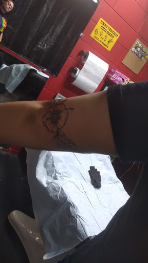 Tattoo Shop «Fishpig Ink», reviews and photos, 318 Woodward Ave, Muscle Shoals, AL 35661, USA