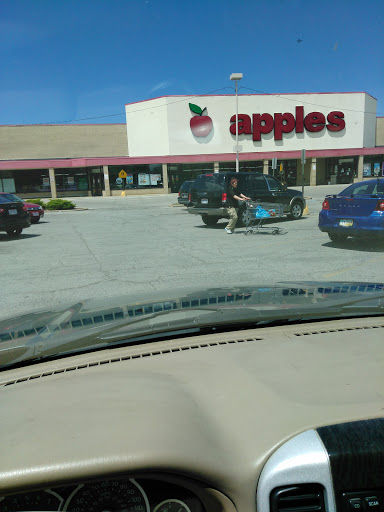 Grocery Store «Apples», reviews and photos, 400 Sheffield Center, Lorain, OH 44055, USA