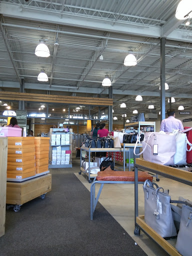 Shoe Store «DSW Designer Shoe Warehouse», reviews and photos, 43713 W Oaks Dr, Novi, MI 48377, USA