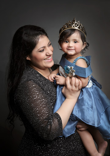 TurQ studio by Shruti Vora - Newborn, Maternity and Baby photographer